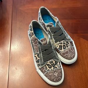 Blowfish Marley sun desert snake/camo size 8M shoes